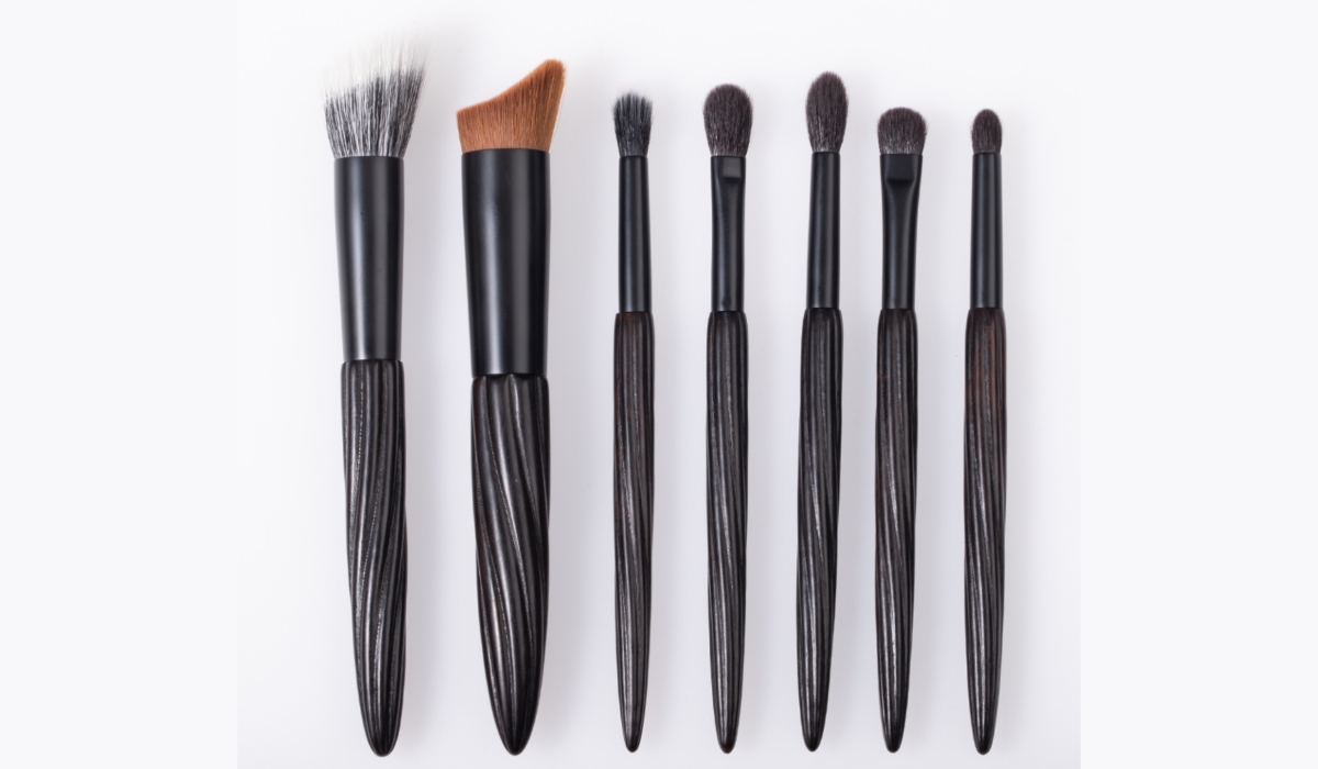 Green Brush's advice for choosing makeup brushes.