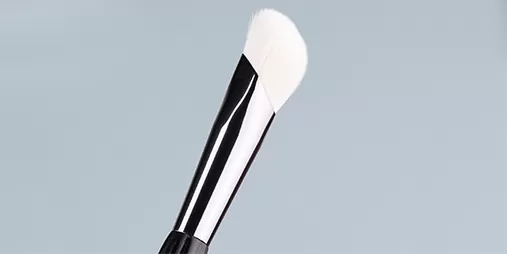 How to Select Makeup Brushes Based on Your Skin Type